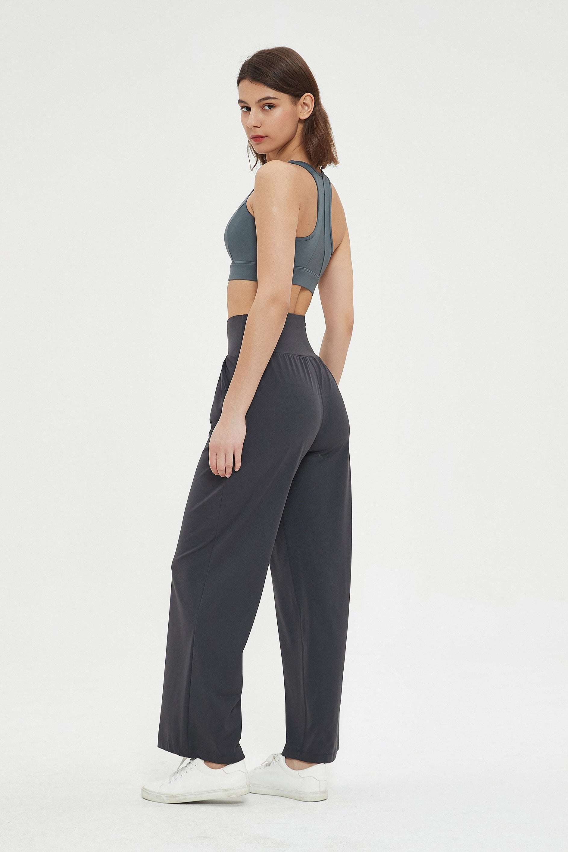 Model is 168cm tall, wears a size S