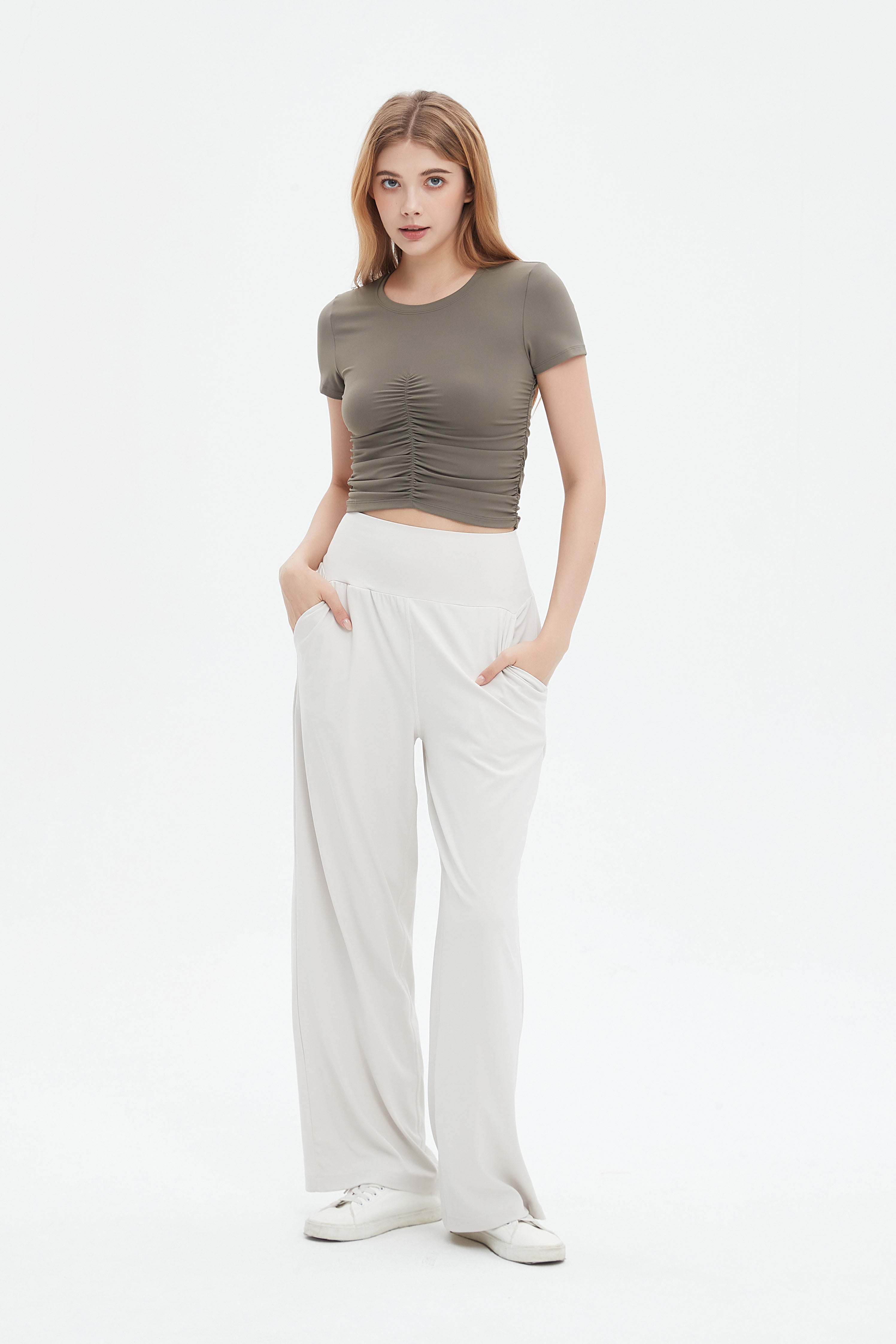 Model is 170cm tall, wears a M in [for 165cm and up version]