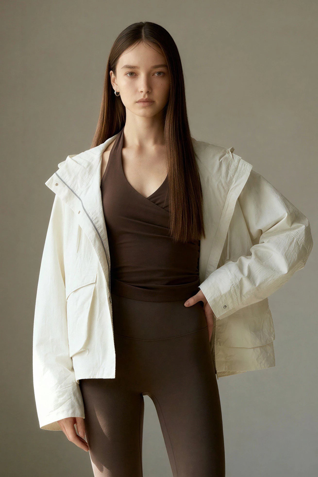 Model is 165cm and wears a size M