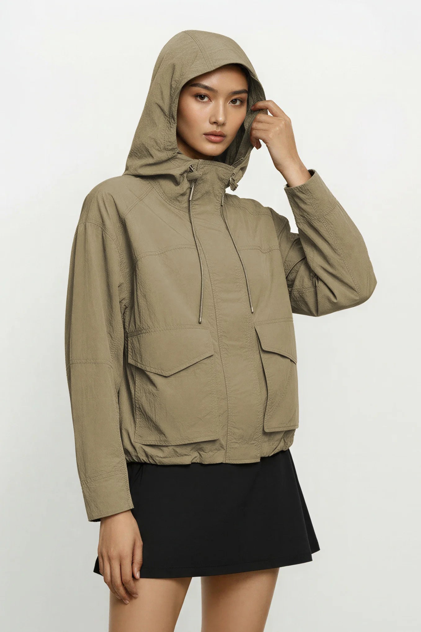 Model is 175cm and wears a size S