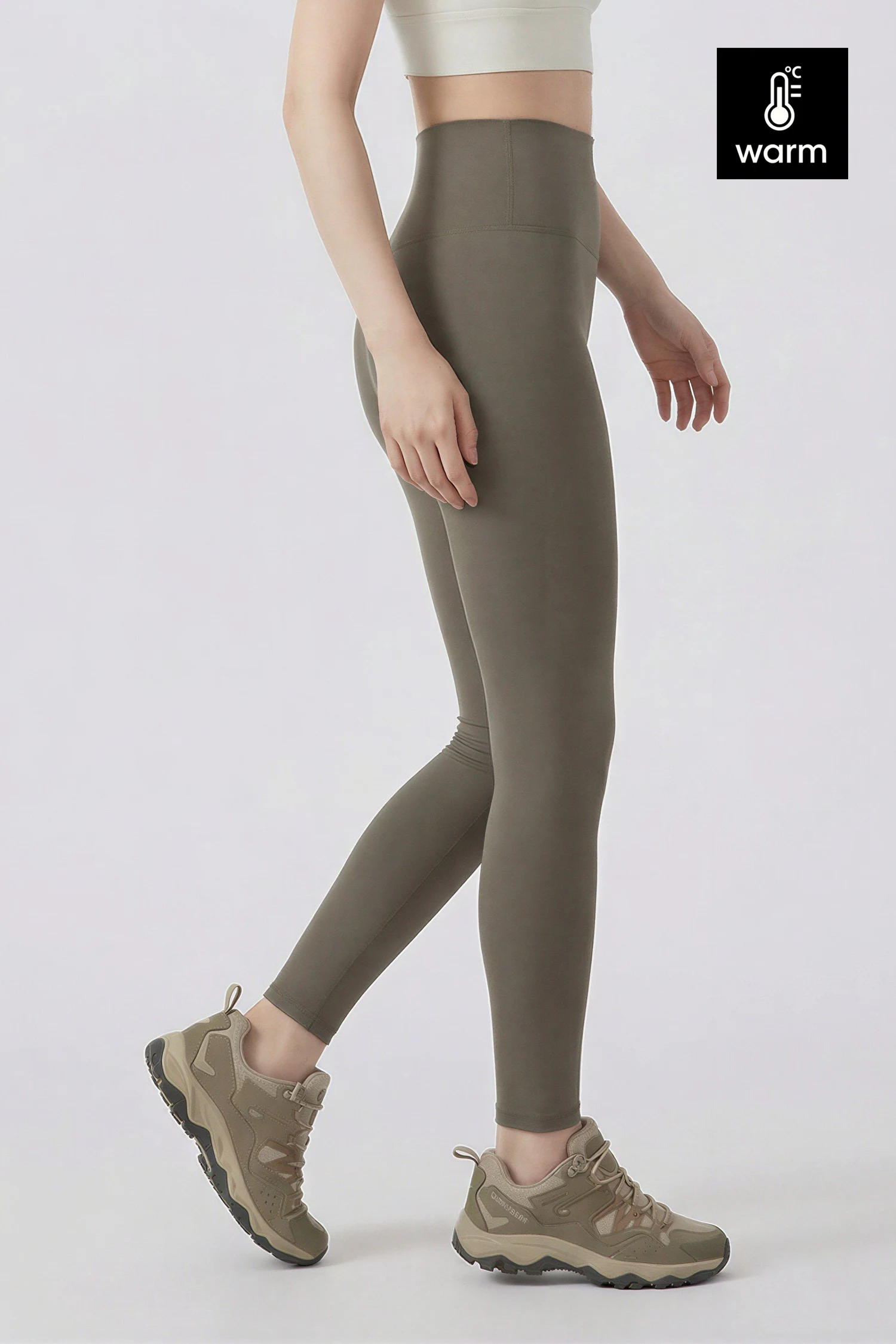 The model is 168cm tall with 90cm hips and is wearing a size M.